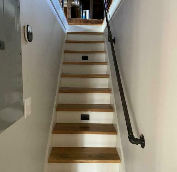 דירה בת חדר שינה 1 עם מרפסת, Magical Post And Beam Loft Downtown Newport!