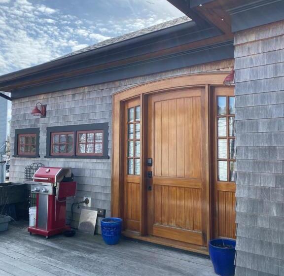 דירה בת חדר שינה 1 עם מרפסת, Magical Post And Beam Loft Downtown Newport!