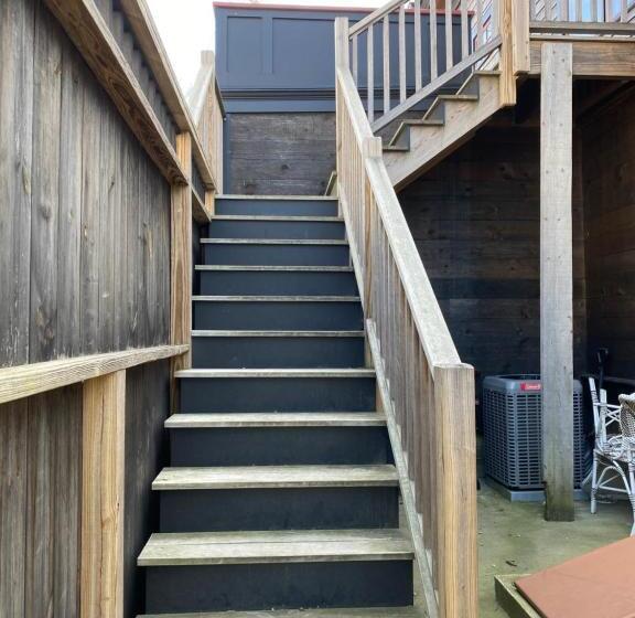 דירה בת חדר שינה 1 עם מרפסת, Magical Post And Beam Loft Downtown Newport!