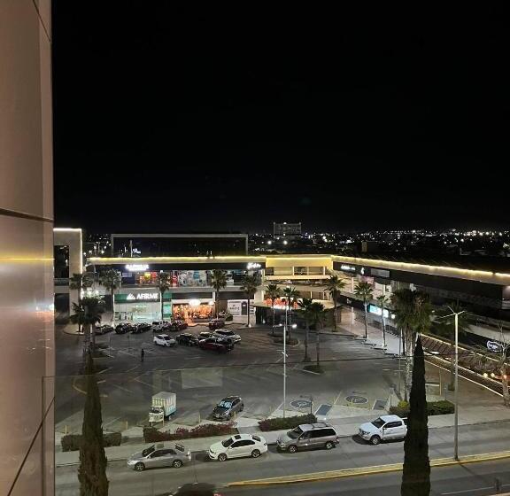 اتاق استاندارد با تخت بزرگ, Zújmú Business Boutique