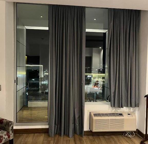 اتاق استاندارد با تخت بزرگ, Zújmú Business Boutique