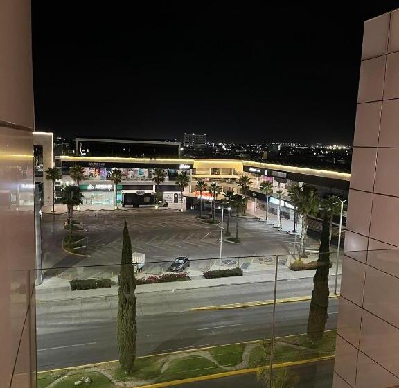 اتاق استاندارد با بالکن, Zújmú Business Boutique