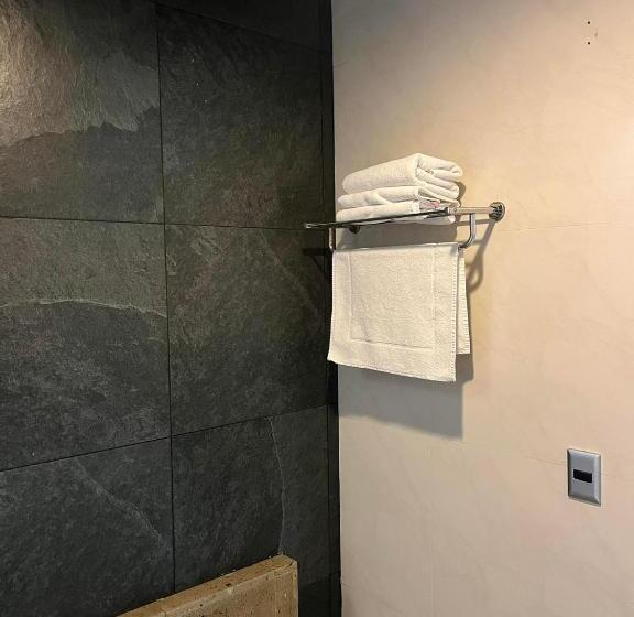 اتاق استاندارد با بالکن, Zújmú Business Boutique