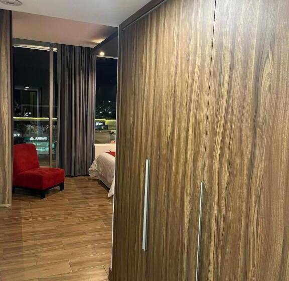 اتاق استاندارد با بالکن, Zújmú Business Boutique