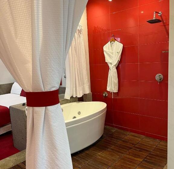 سوییت, Zújmú Business Boutique