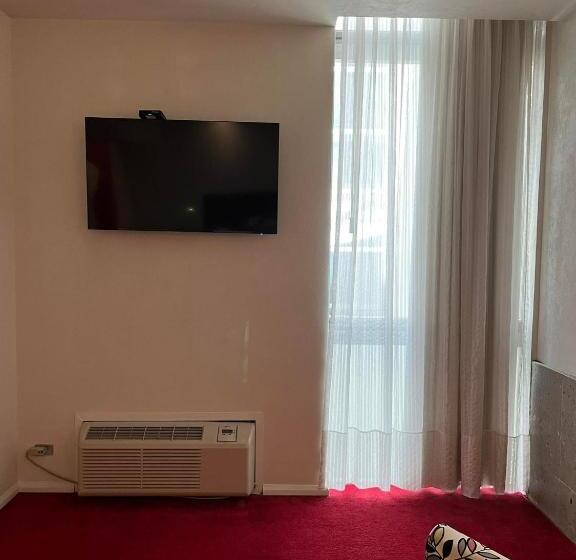 سوییت, Zújmú Business Boutique