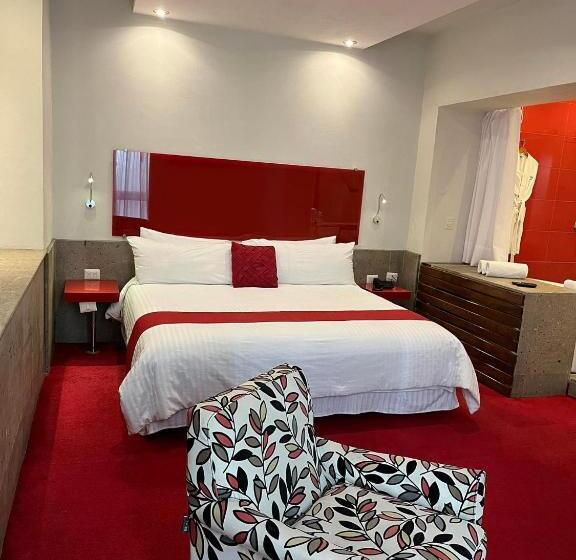 سوییت, Zújmú Business Boutique