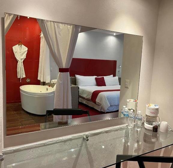 سوییت, Zújmú Business Boutique