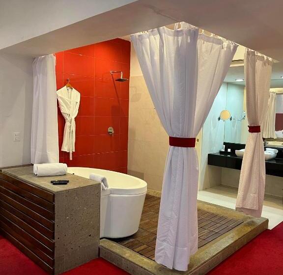 سوییت, Zújmú Business Boutique