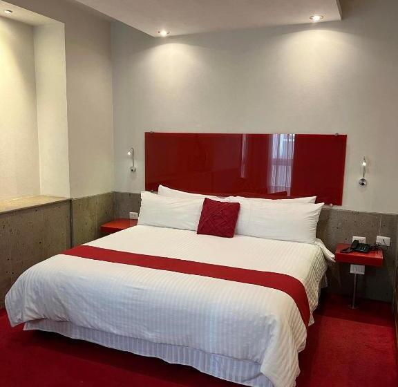 سوییت, Zújmú Business Boutique