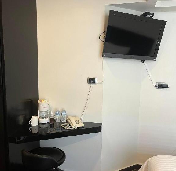 سوئیت با تخت بزرگ, Zújmú Business Boutique