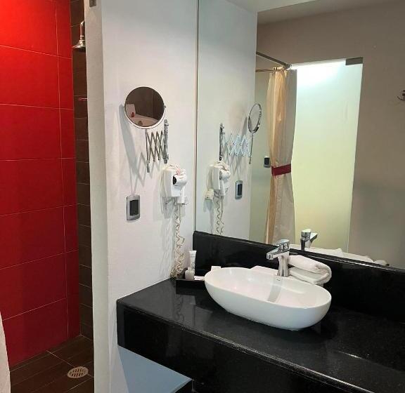 سوئیت با تخت بزرگ, Zújmú Business Boutique