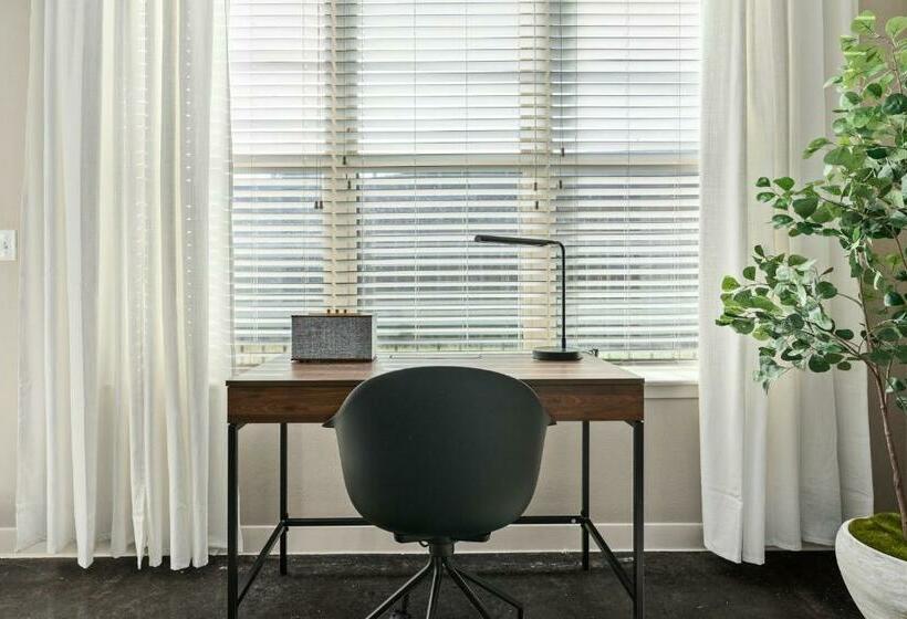 Номер Стандарт, Lodgeur At Elan Med Center