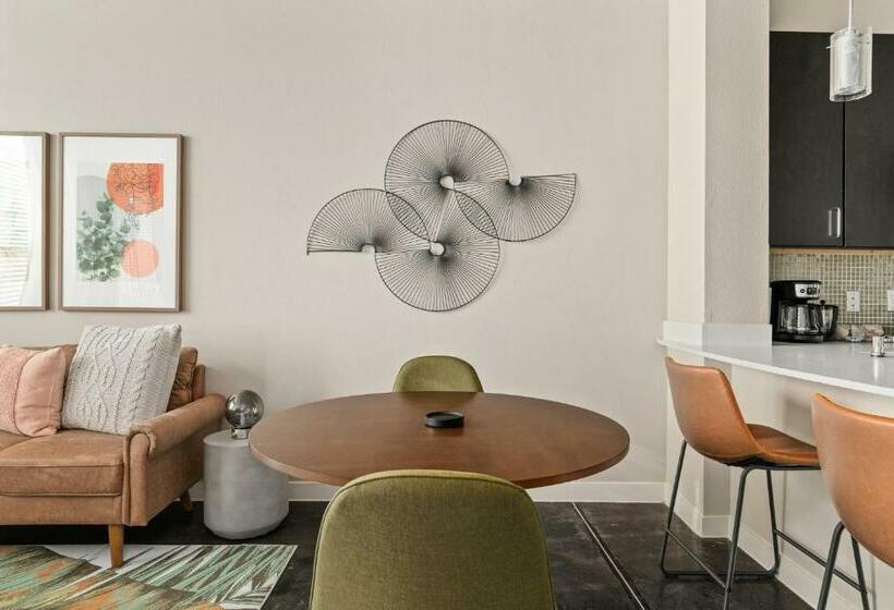 Номер Стандарт, Lodgeur At Elan Med Center