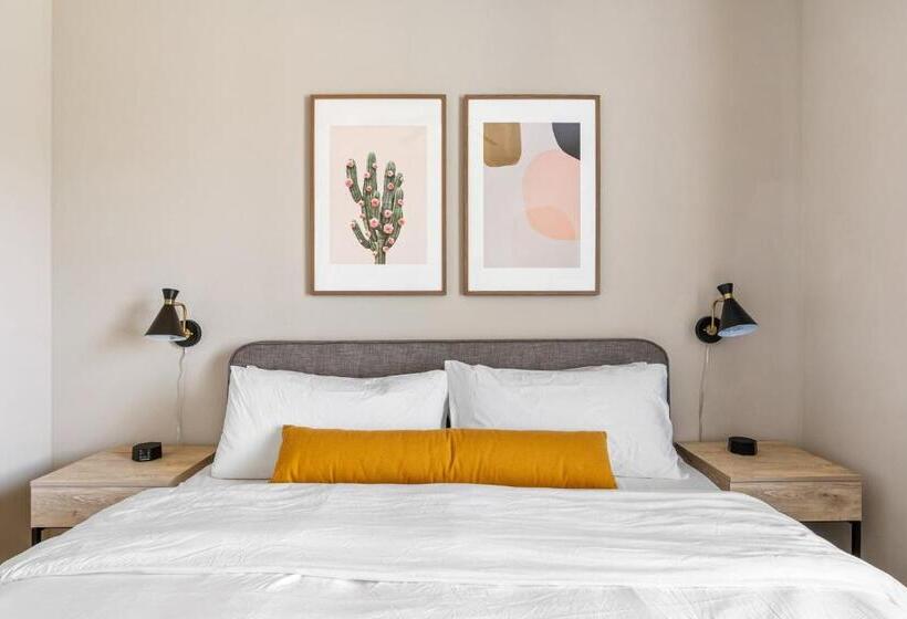 Апартаменты 1 Спальня с Балконом, Lodgeur At Elan Med Center