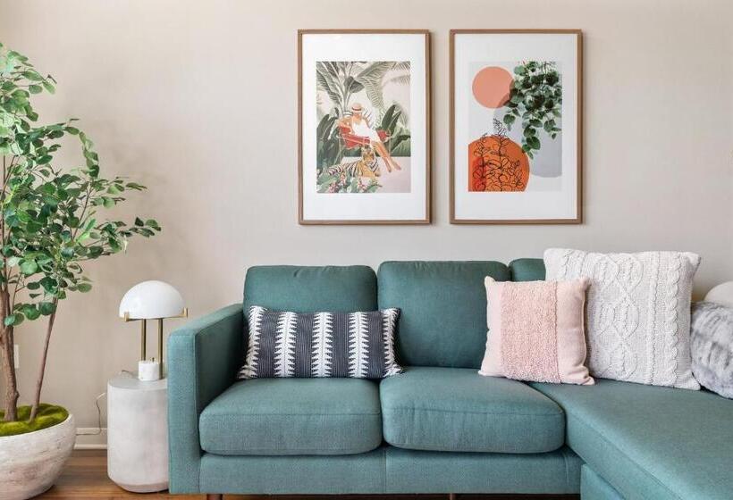 Апартаменты 1 Спальня с Балконом, Lodgeur At Elan Med Center