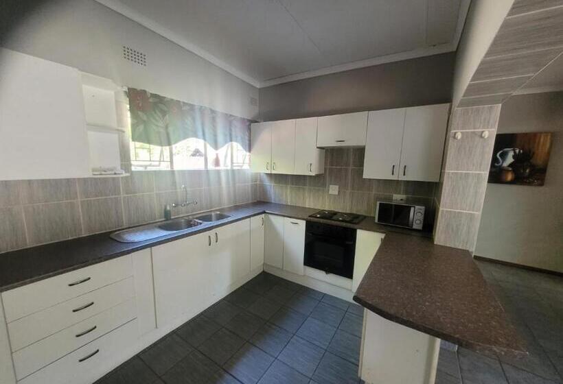 דירת חדר בקומת קרקע, 29b Zebra Street Inhimwe Guesthouse