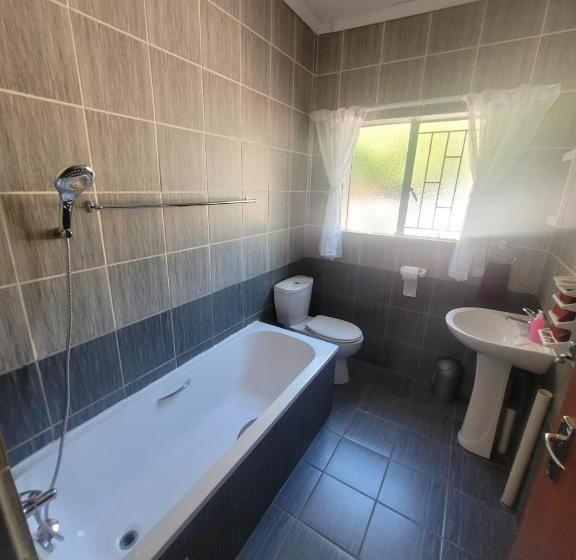 דירת חדר בקומת קרקע, 29b Zebra Street Inhimwe Guesthouse