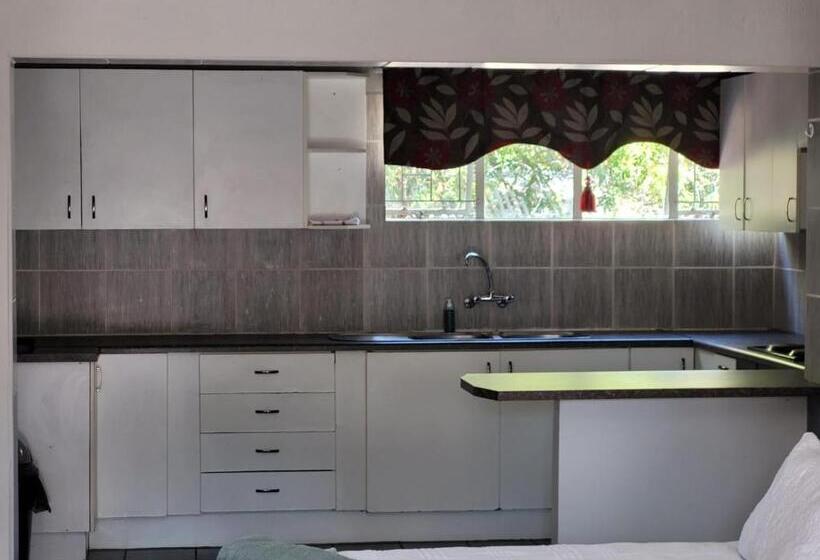 דירת חדר בקומת קרקע, 29b Zebra Street Inhimwe Guesthouse