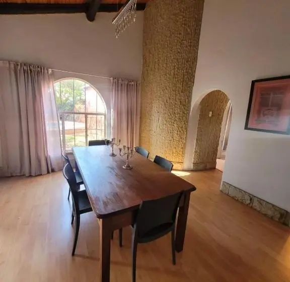 آپارتمان 1 خوابه با چشم‌انداز استخر, 29b Zebra Street   Inhimwe Guesthouse