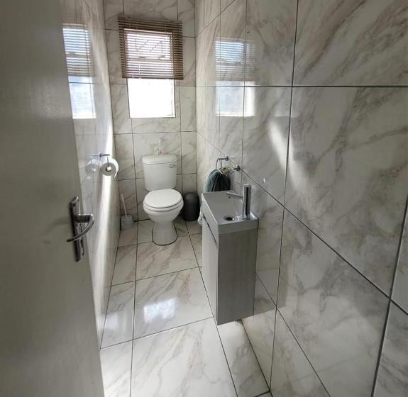 דירת חדר נוף לבריכה, 29b Zebra Street Inhimwe Guesthouse