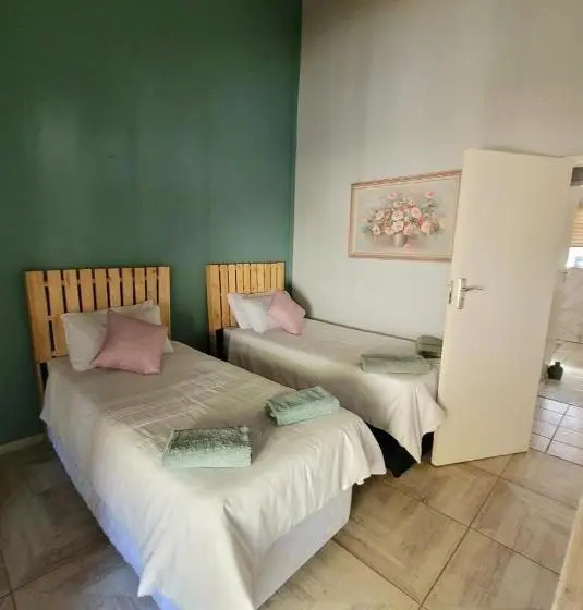 آپارتمان 1 خوابه با چشم‌انداز استخر, 29b Zebra Street   Inhimwe Guesthouse