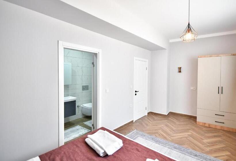 Apartamento 2 Dormitórios, Red Moon Suites