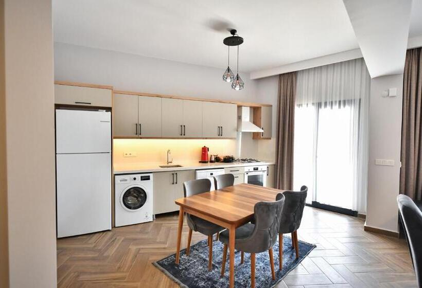 Apartament 2 Dormitoris, Red Moon Suites