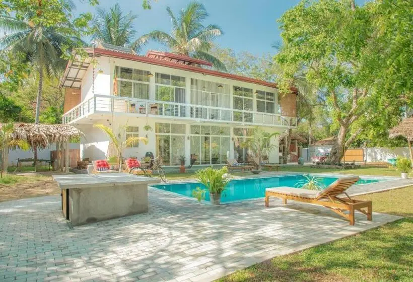 キングサイズベッドのスイートルーム, Cj S House At Mawella