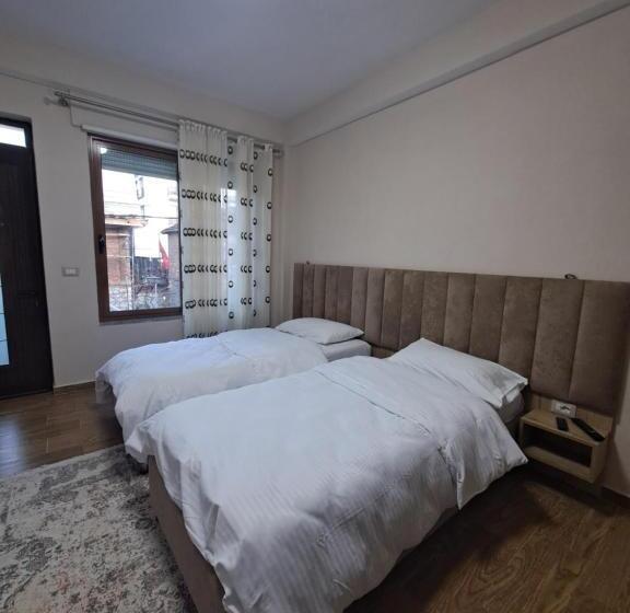 דירת חדר, Vila Ilir