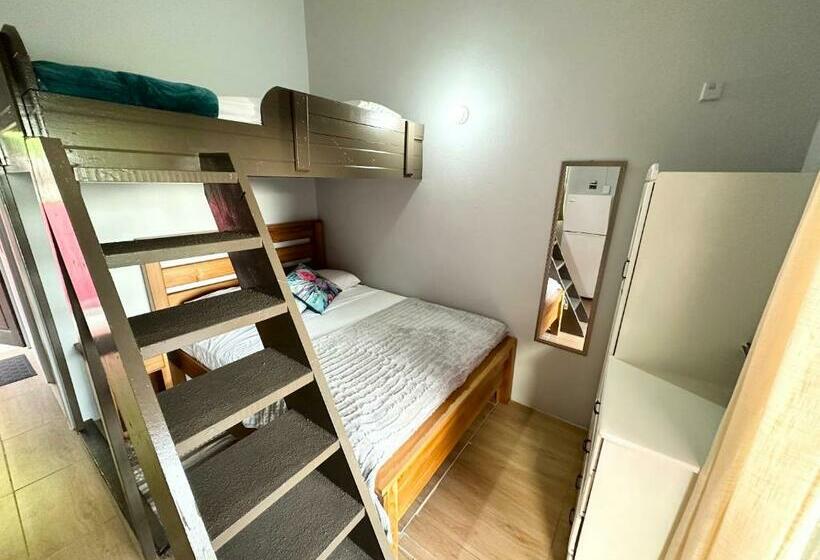 带阳台的三人标准间, Guava Shores Castara