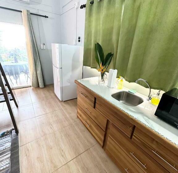 带阳台的三人标准间, Guava Shores Castara