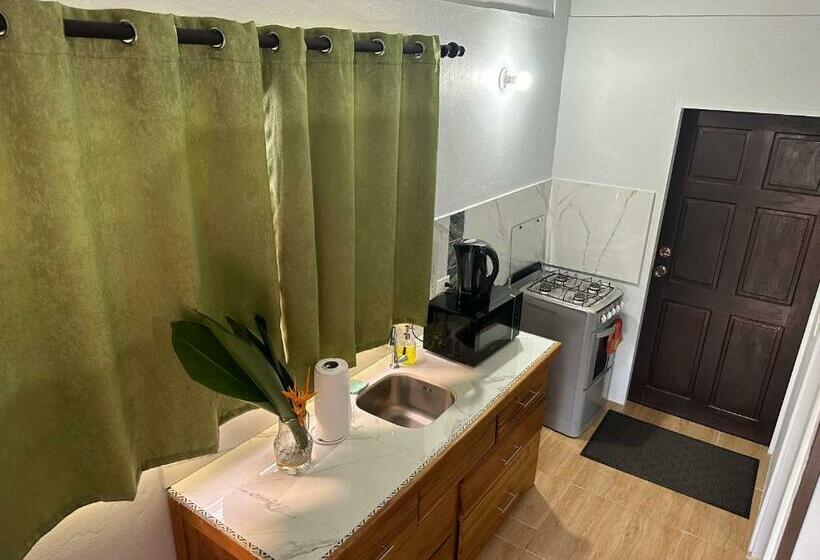 اتاق استاندارد سه تخته با بالکن, Guava Shores Castara