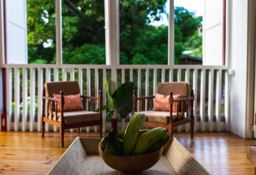 标准间带阳台, Guava Shores Castara