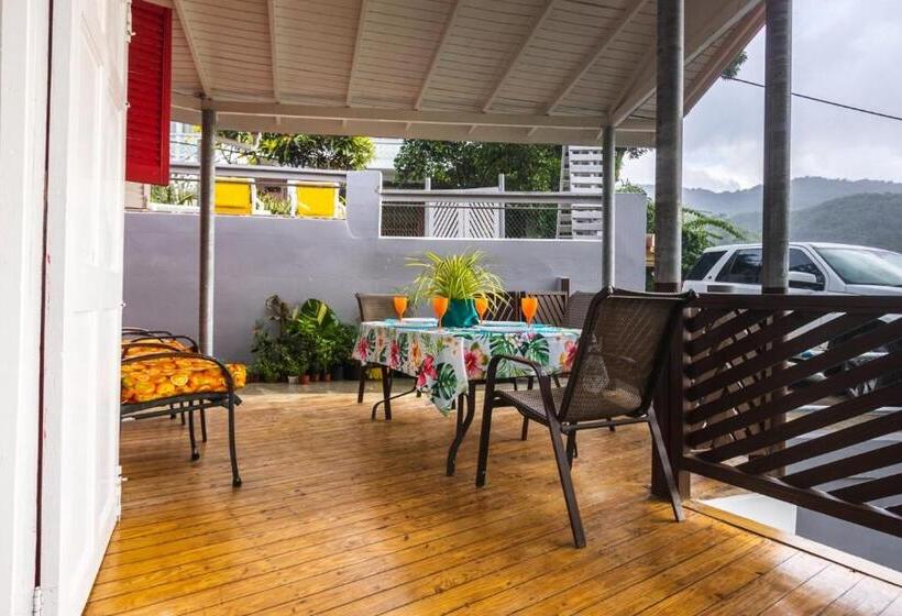 标准间带阳台, Guava Shores Castara