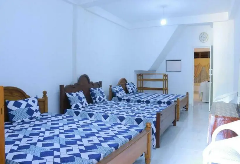Perhehuone, Rochesta Holiday Inn