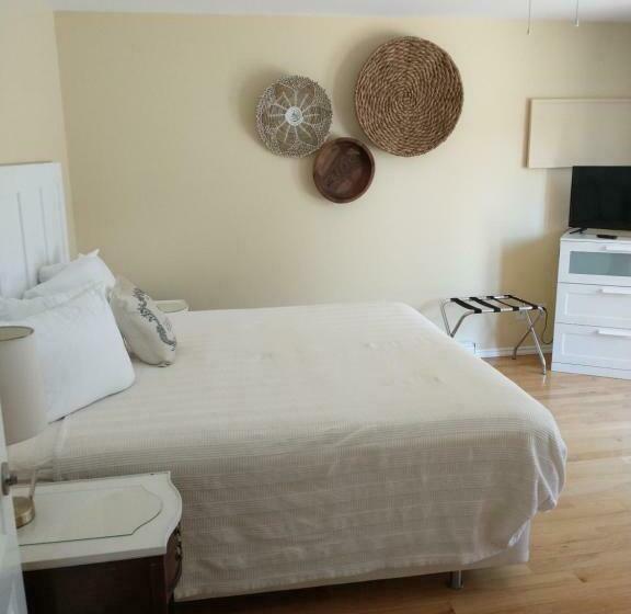 غرفة قياسية سرير كينج, By The Bay Lavender Villa