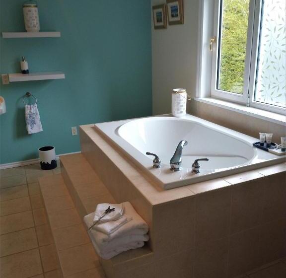 اتاق استاندارد با وان آب گرم, By The Bay Lavender Villa