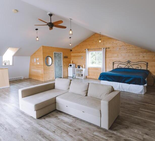 غرفة ديلوكس مطلّة علي البحر مزوَّدة بشُرفة, By The Bay Lavender Villa