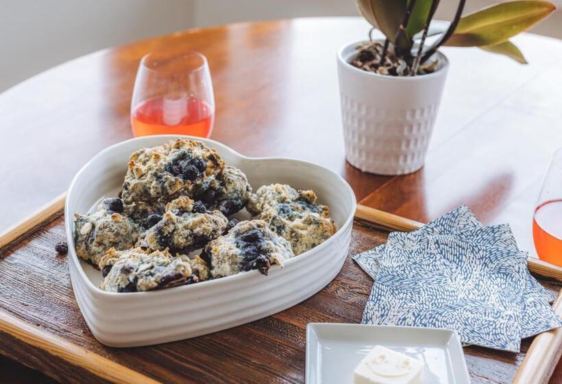 غرفة ديلوكس مطلّة علي البحر مزوَّدة بشُرفة, By The Bay Lavender Villa