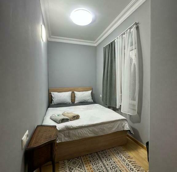 Camera Standard, Monami Guest House