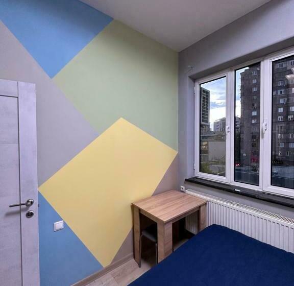 Camera Standard, Monami Guest House