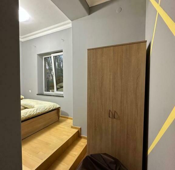 Camera Standard, Monami Guest House