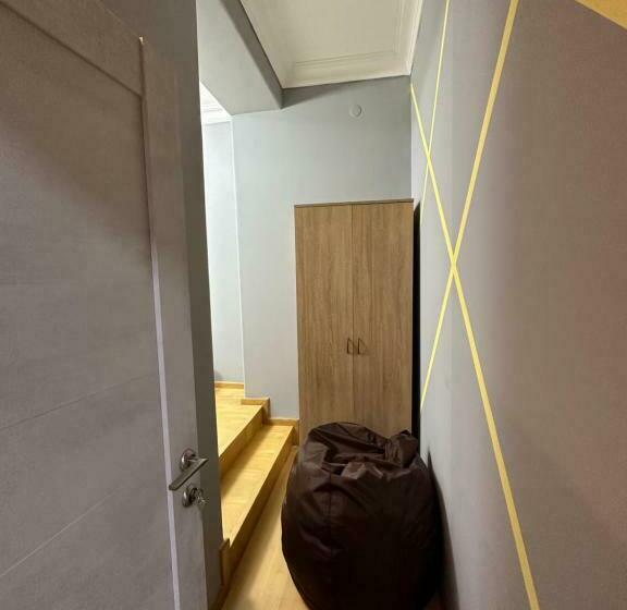 Camera Standard, Monami Guest House