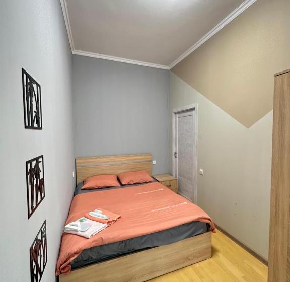 Camera Standard, Monami Guest House