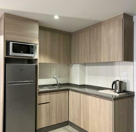 سوئیت با تخت بزرگ, Red Carpet Suites