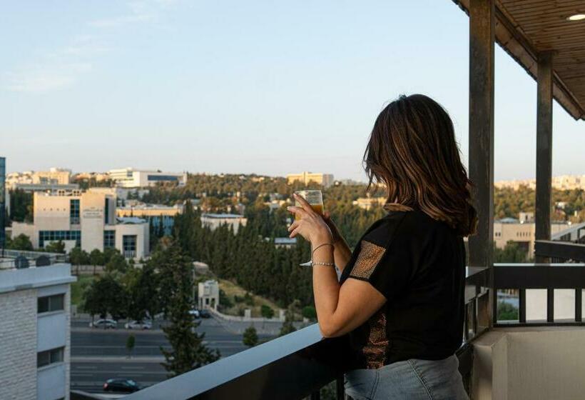 سوئیت با تخت بزرگ, Red Carpet Suites