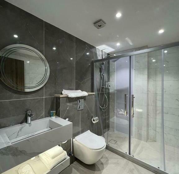 سوئیت با تخت بزرگ, Red Carpet Suites