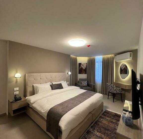 سوئیت با تخت بزرگ, Red Carpet Suites