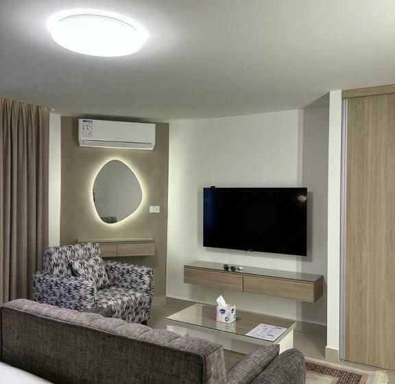 سوئیت با تخت بزرگ, Red Carpet Suites